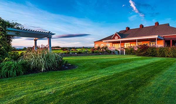 The Links at Union Vale clubhouse at dusk